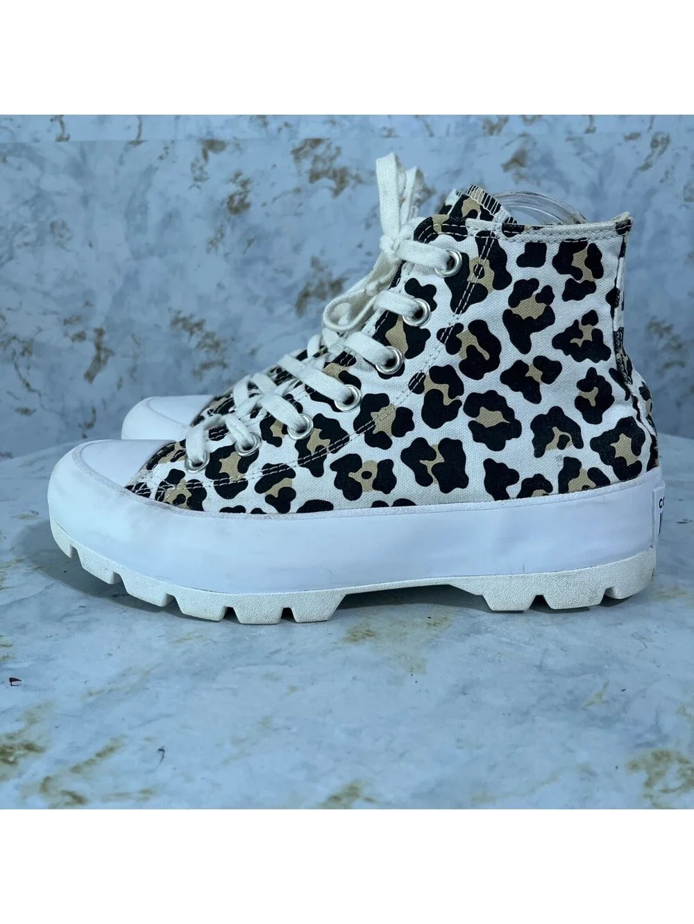 Converse Chuck Taylor Lugged Womens Size 7.5 Shoes White Beige Platform Sneakers
